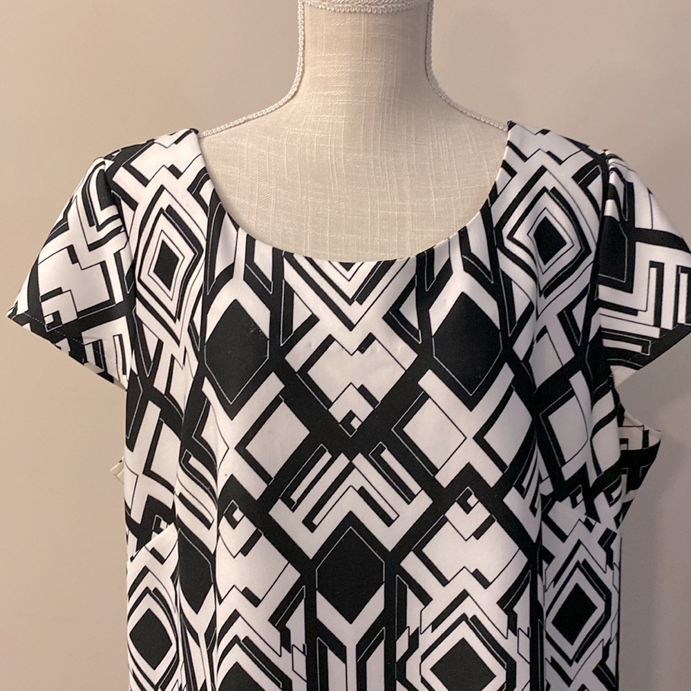 RM LL women’s black and white Geometric Diamond print cap sleeve shift dress - Picture 4 of 11